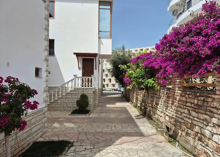 Orchids Hotel Sarande